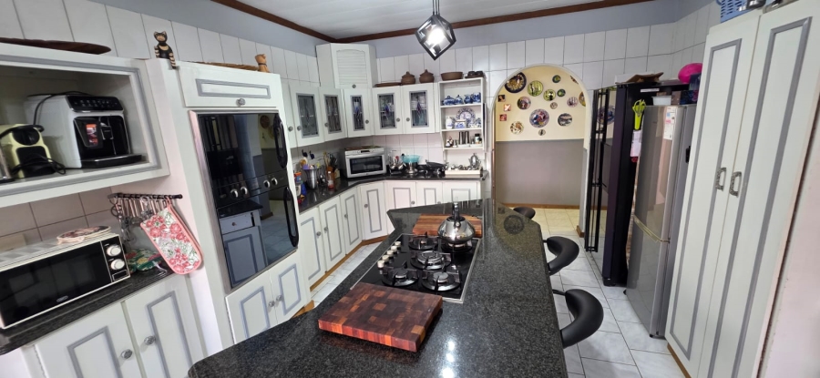 5 Bedroom Property for Sale in Wilkoppies North West